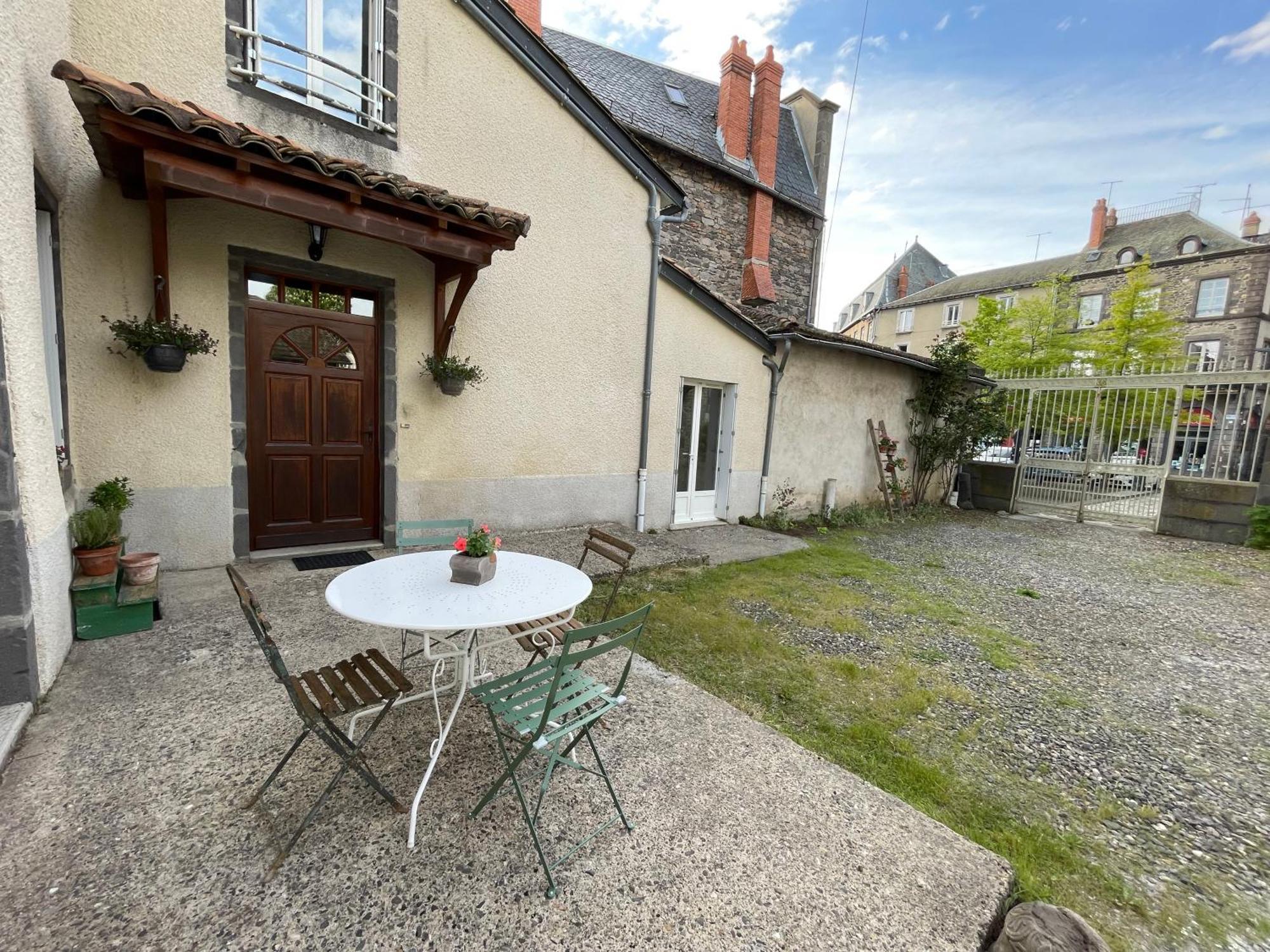 Maison Cote Halle " Le Parc" Saint-Flour  Luaran gambar